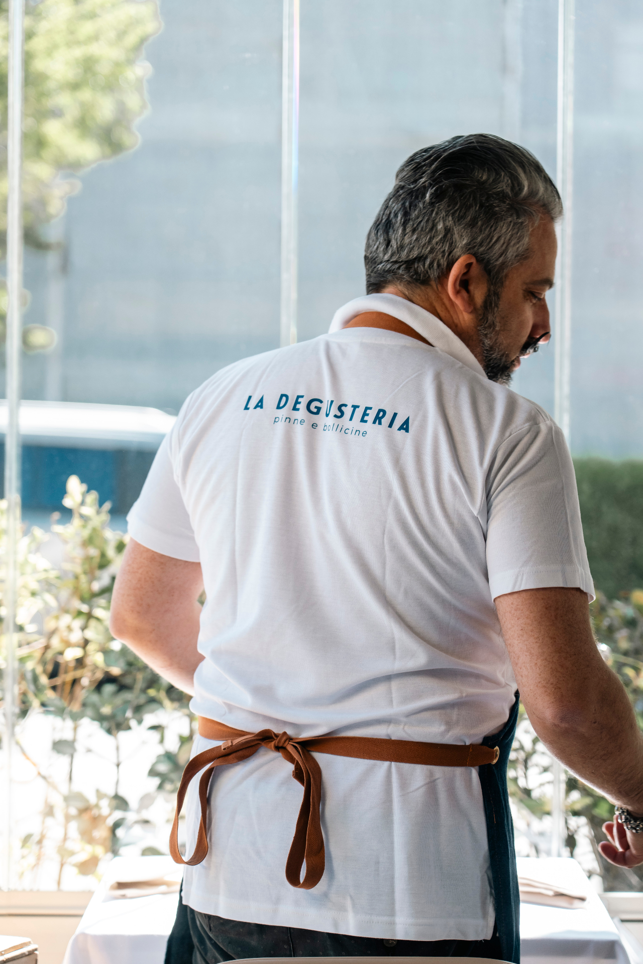 Lo staff de La Degusteria con polo brandizzata